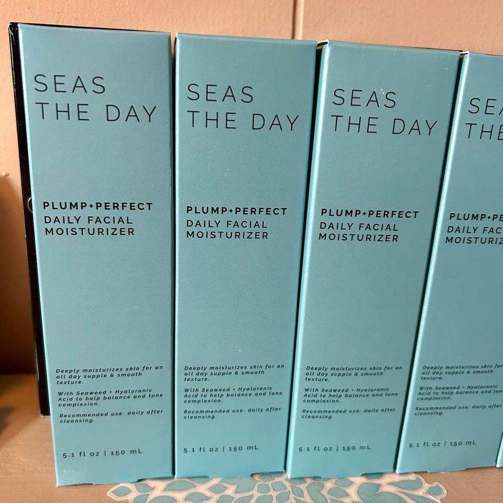 Seas the day plumping perfector moisturizer